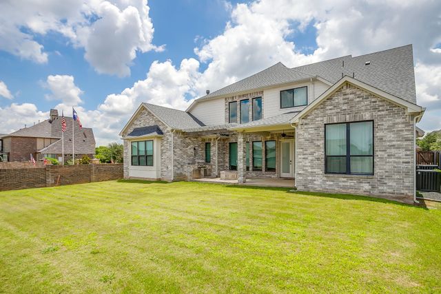 140 Mckinley Drive, Burleson, TX 76028
