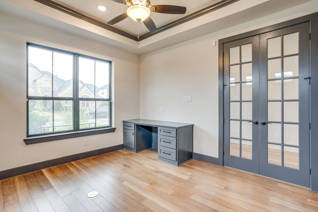 140 Mckinley Drive, Burleson, TX 76028