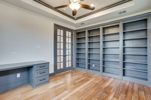 140 Mckinley Drive, Burleson, TX 76028