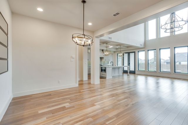 140 Mckinley Drive, Burleson, TX 76028