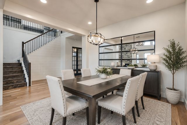 140 Mckinley Drive, Burleson, TX 76028