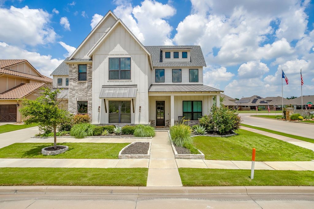 140 Mckinley Drive, Burleson, TX 76028