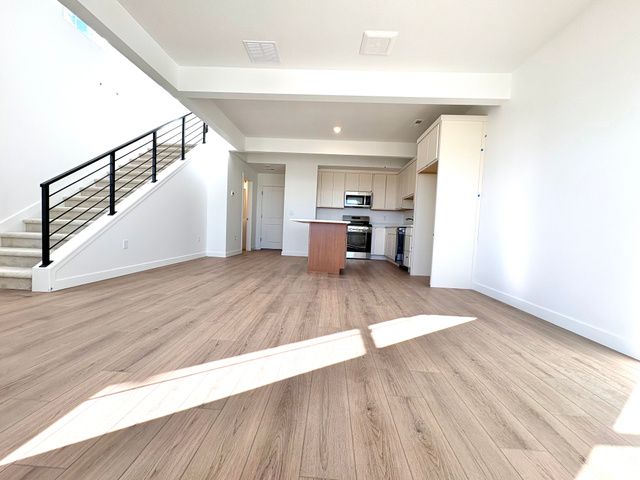 6893 W SOUTH JORDAN PKWY, South Jordan, UT 84009