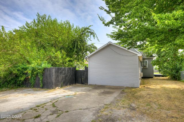 2118 S Wall Avenue, Joplin, MO 64804