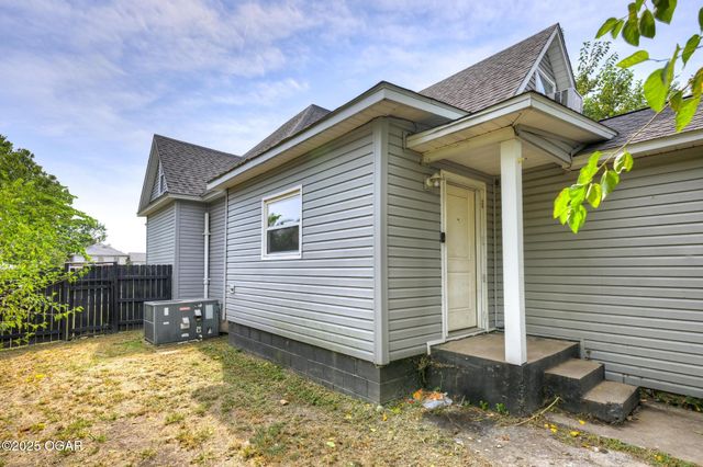 2118 S Wall Avenue, Joplin, MO 64804