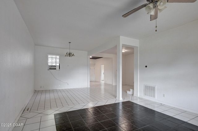2118 S Wall Avenue, Joplin, MO 64804