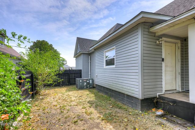2118 S Wall Avenue, Joplin, MO 64804