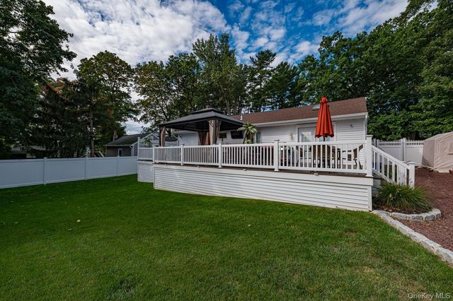 23 Jupiter Road, Rocky Point, NY 11778