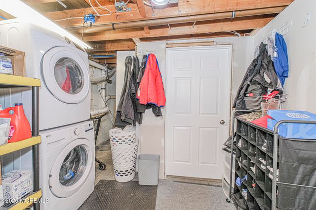 2 Pension Road, Manalapan, NJ 07726