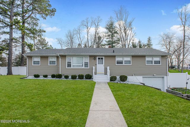 2 Pension Road, Manalapan, NJ 07726