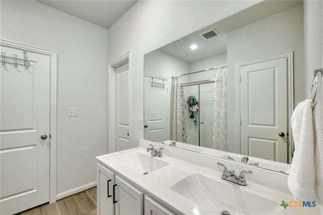 305 Stone Water Lane, Jarrell, TX 76537