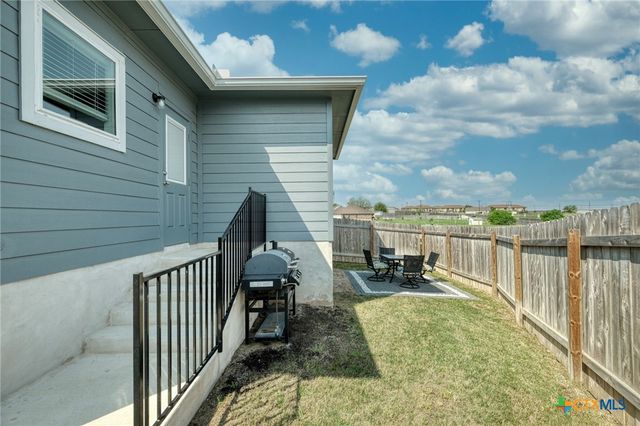305 Stone Water Lane, Jarrell, TX 76537