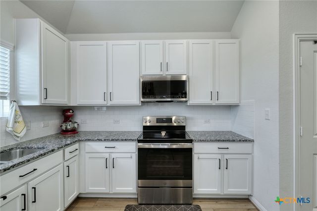 305 Stone Water Lane, Jarrell, TX 76537