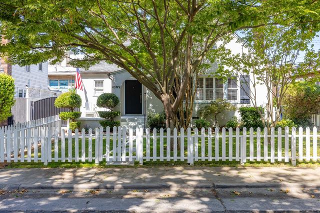 862 41st St, Sacramento, CA 95819