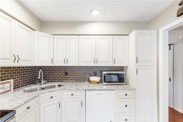 1000 COUNTRY Court, Lawrenceville, GA 30044