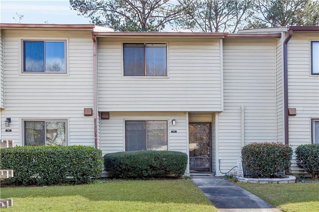 1000 COUNTRY Court, Lawrenceville, GA 30044