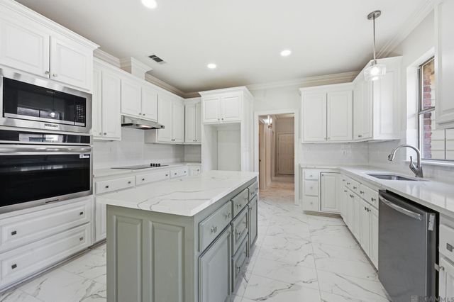 17202 Sweet Olive Dr, Saint George, LA 70817