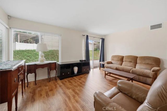 20008 Avenue Of The Oaks, Newhall, CA 91321