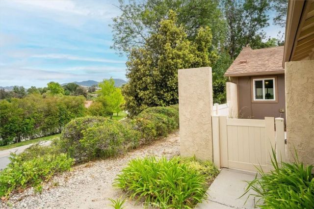 20008 Avenue Of The Oaks, Newhall, CA 91321