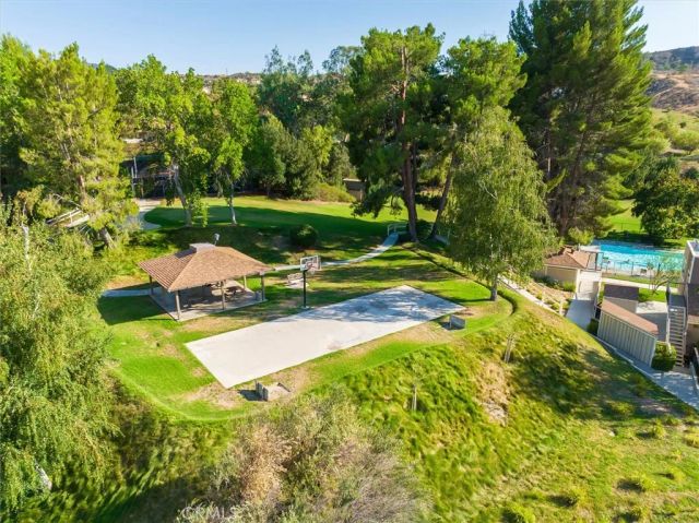 20008 Avenue Of The Oaks, Newhall, CA 91321