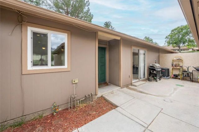 20008 Avenue Of The Oaks, Newhall, CA 91321