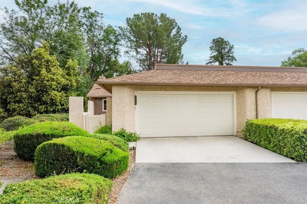 20008 Avenue Of The Oaks, Newhall, CA 91321
