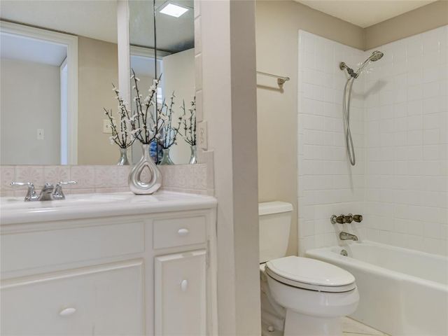 6105 Bullard DR 2, Austin, TX 78757