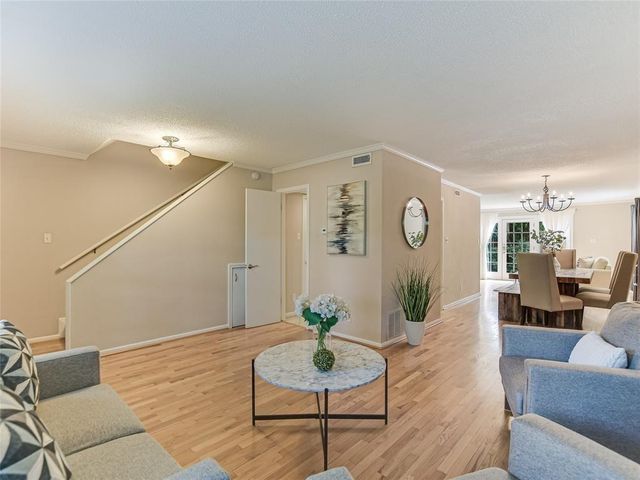 6105 Bullard DR 2, Austin, TX 78757