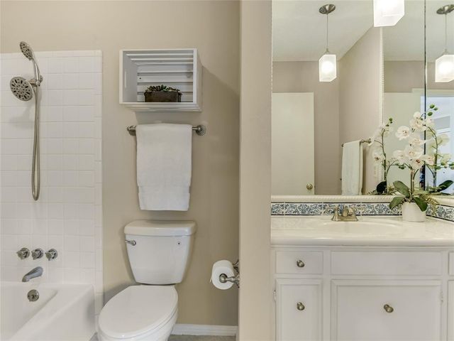 6105 Bullard DR 2, Austin, TX 78757