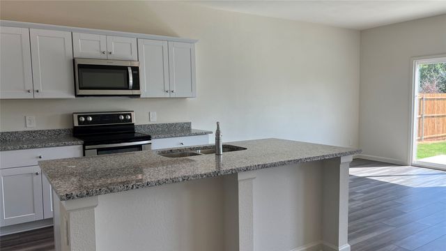 702 Camden Drive, Lavon, TX 75166