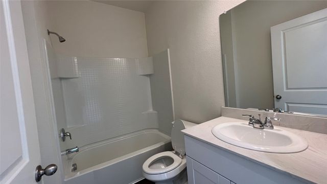 702 Camden Drive, Lavon, TX 75166