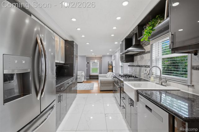 4908 Lakeview Avenue, West Bloomfield Charter Township, MI 48324