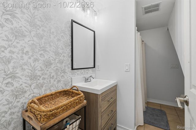 4908 Lakeview Avenue, West Bloomfield Charter Township, MI 48324