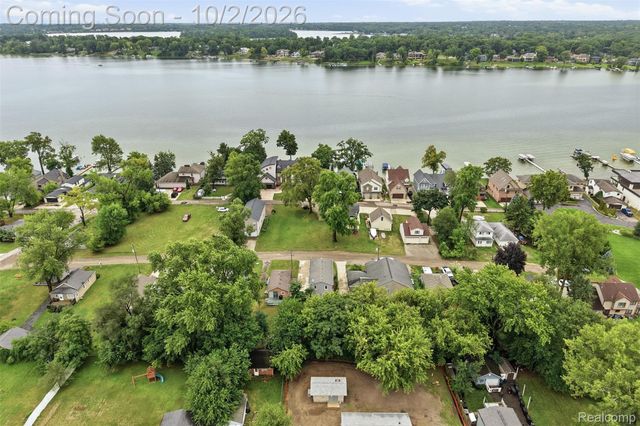 4908 Lakeview Avenue, West Bloomfield Charter Township, MI 48324