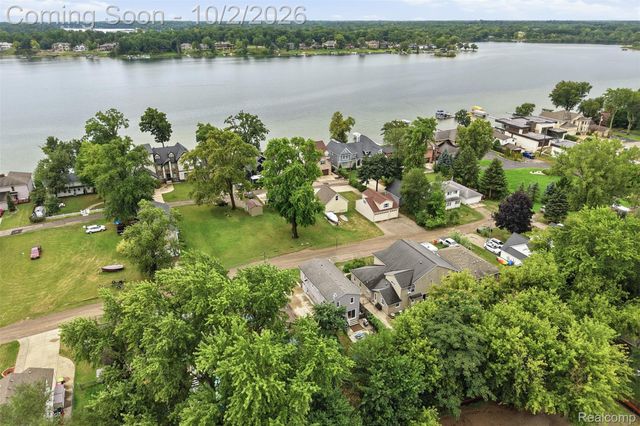 4908 Lakeview Avenue, West Bloomfield Charter Township, MI 48324