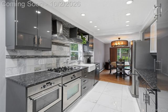 4908 Lakeview Avenue, West Bloomfield Charter Township, MI 48324