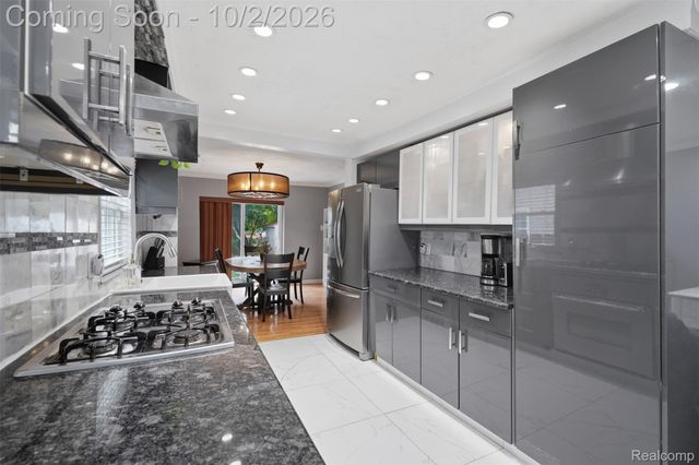 4908 Lakeview Avenue, West Bloomfield Charter Township, MI 48324