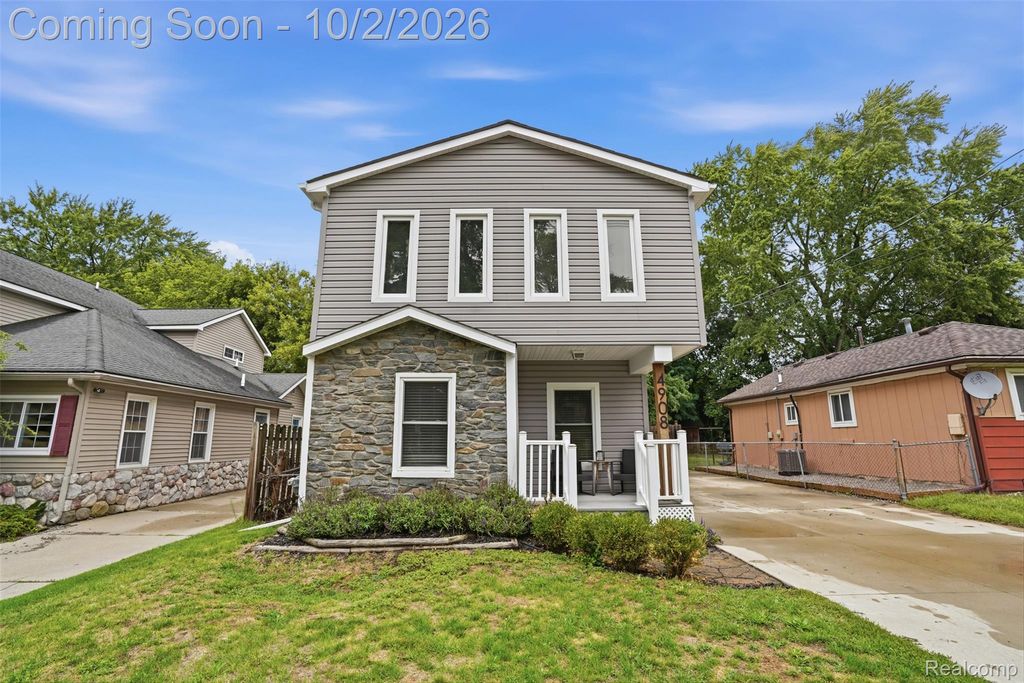 4908 Lakeview Avenue, West Bloomfield Charter Township, MI 48324