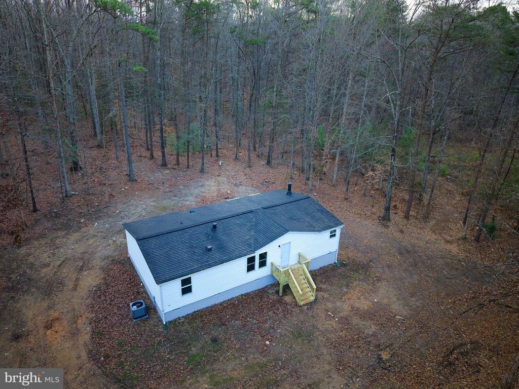 5003 HOLLY DR, Partlow, VA 22534