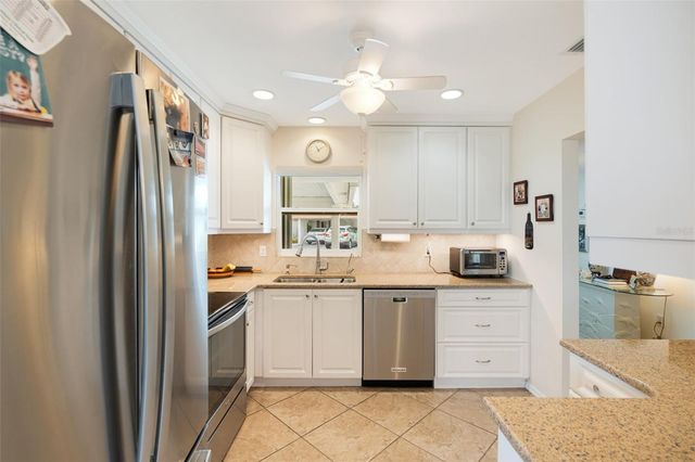 2717 RIVERBLUFF PLACE V49, Sarasota, FL 34231