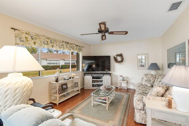 2717 RIVERBLUFF PLACE V49, Sarasota, FL 34231