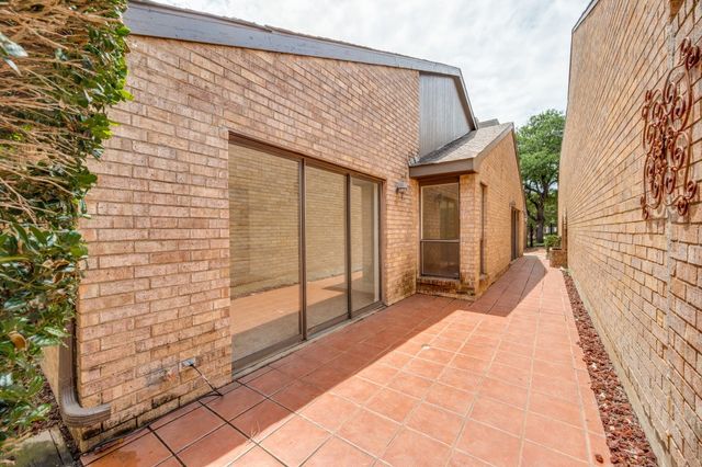 3316 Courtyard Place, Farmers Branch, TX 75234