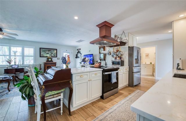 621 77TH AVENUE, St Pete Beach, FL 33706