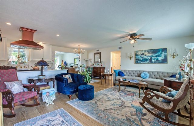 621 77TH AVENUE, St Pete Beach, FL 33706