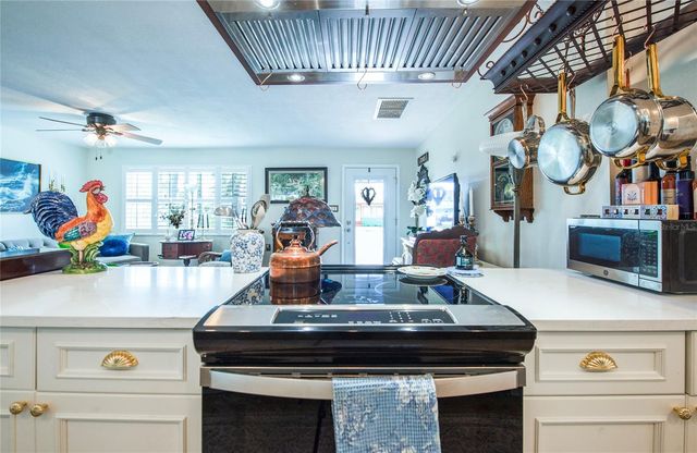 621 77TH AVENUE, St Pete Beach, FL 33706