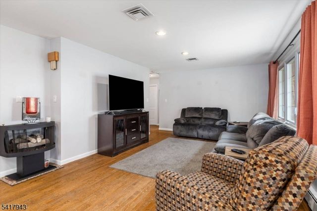 245 Barnert Ave, Totowa Boro, NJ 07512