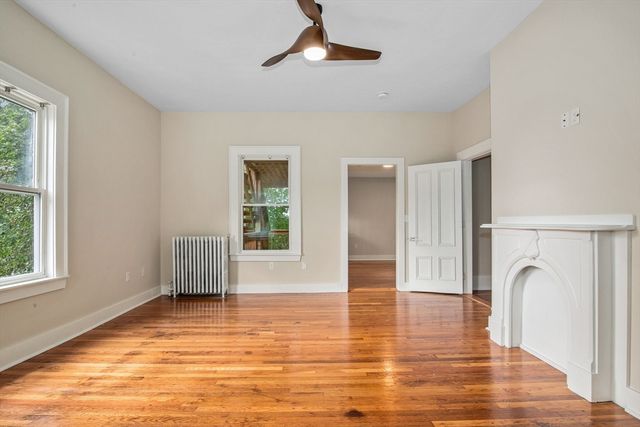 35 Oak Ave, Worcester, MA 01605