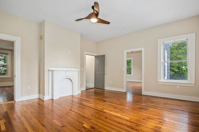 35 Oak Ave, Worcester, MA 01605
