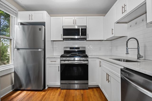 35 Oak Ave, Worcester, MA 01605