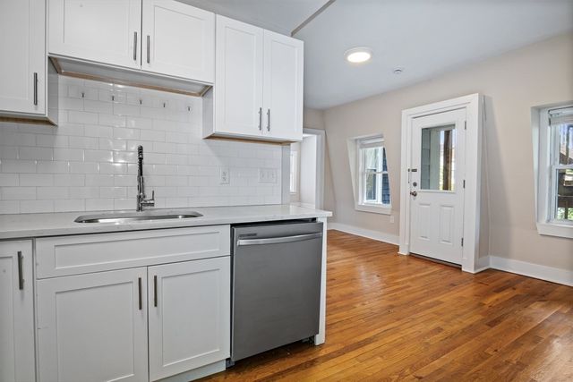 35 Oak Ave, Worcester, MA 01605